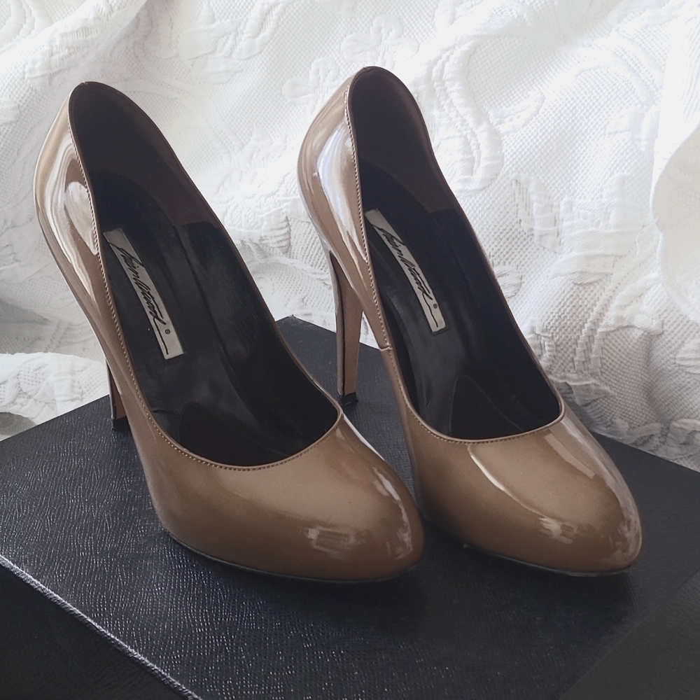 Brian Atwood Maniac Pumps Butterscotch Patent 38.5